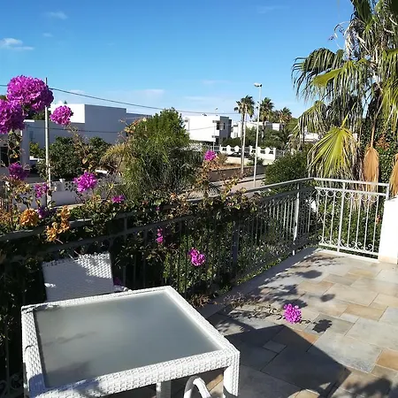 Vicino Al Mare Apartment *